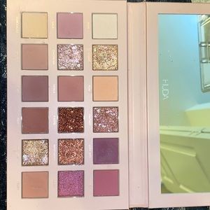 COPY - Huda Beauty Nude palette